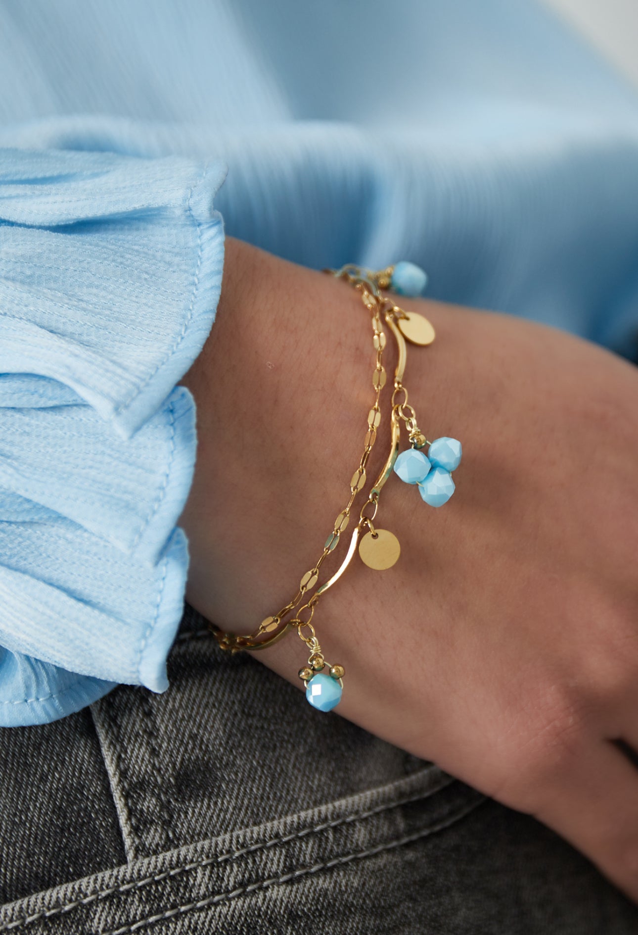 Blue charm armband